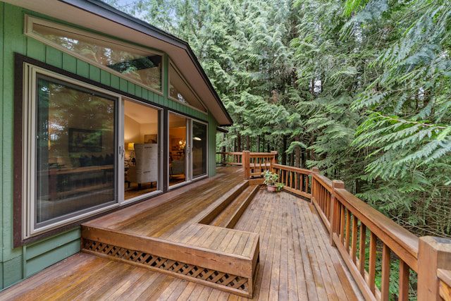 Comparing Timbertech vs. Trex: Which Decking Material Is Right for You?